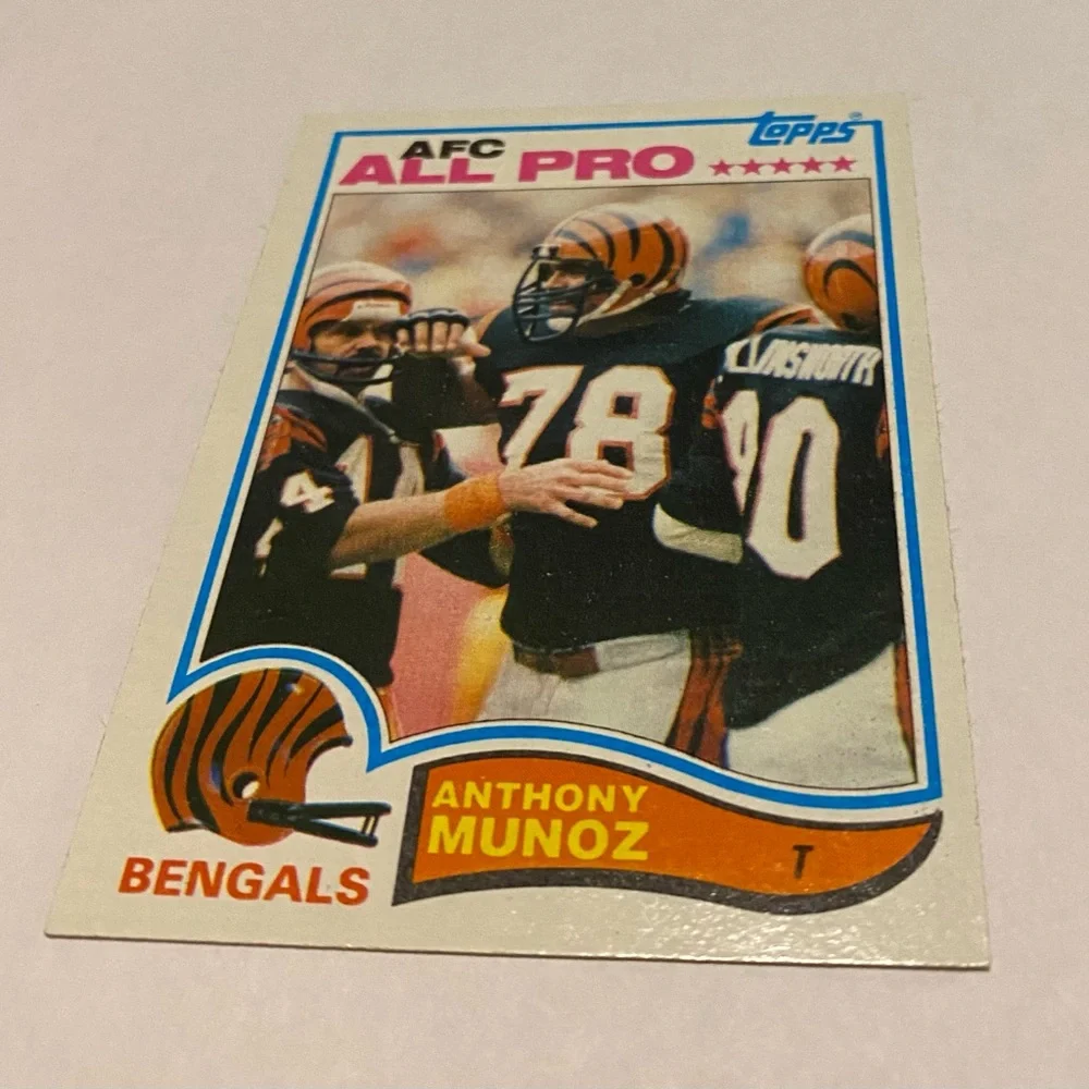 Anthony Munoz HOF Rookie 1982 Topps Football Card Vintage Collectible